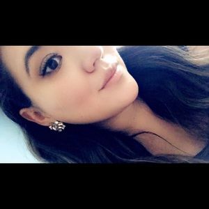 Meet your Posher, Claudia